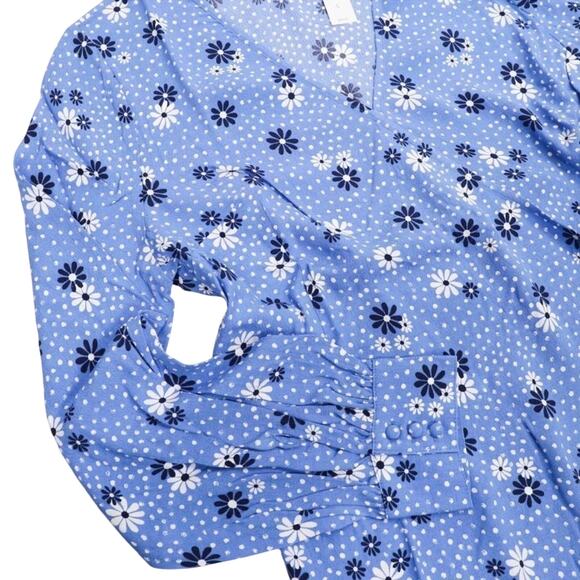 TALBOTS Flowers & Dots Poet Sleeve
Wrap Top Size L New with Tag MSRP $89 - Picture 3 of 6